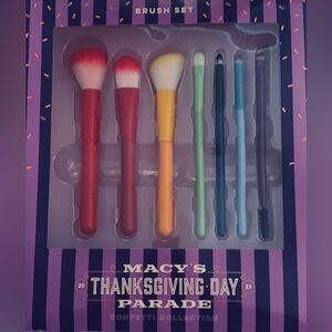Macy's Thanksgiving Day Parade 7 Pc Brush Set